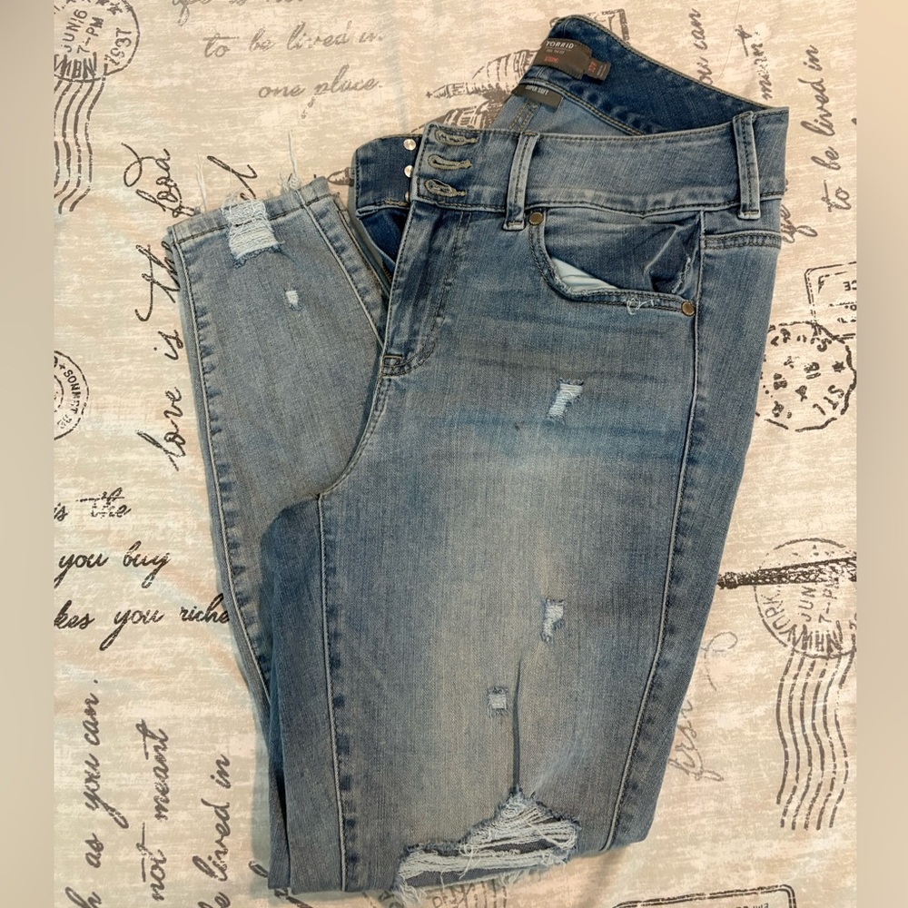 NWOT Torrid Distressed Women Jeans